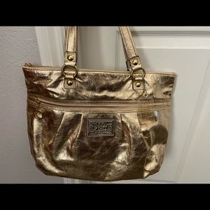 Gold Coach shoulder bag great for spring/summer